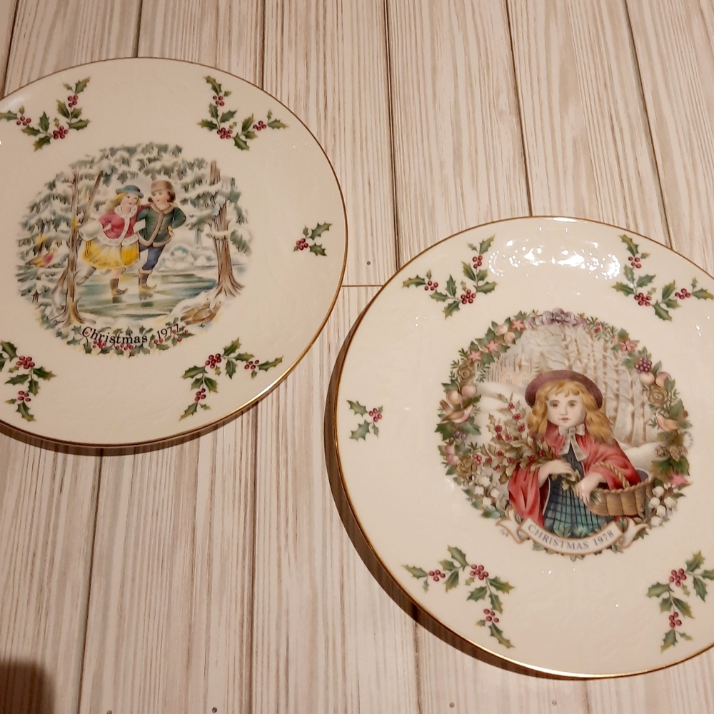Royal Doulton Christmas Plates - Set of 2